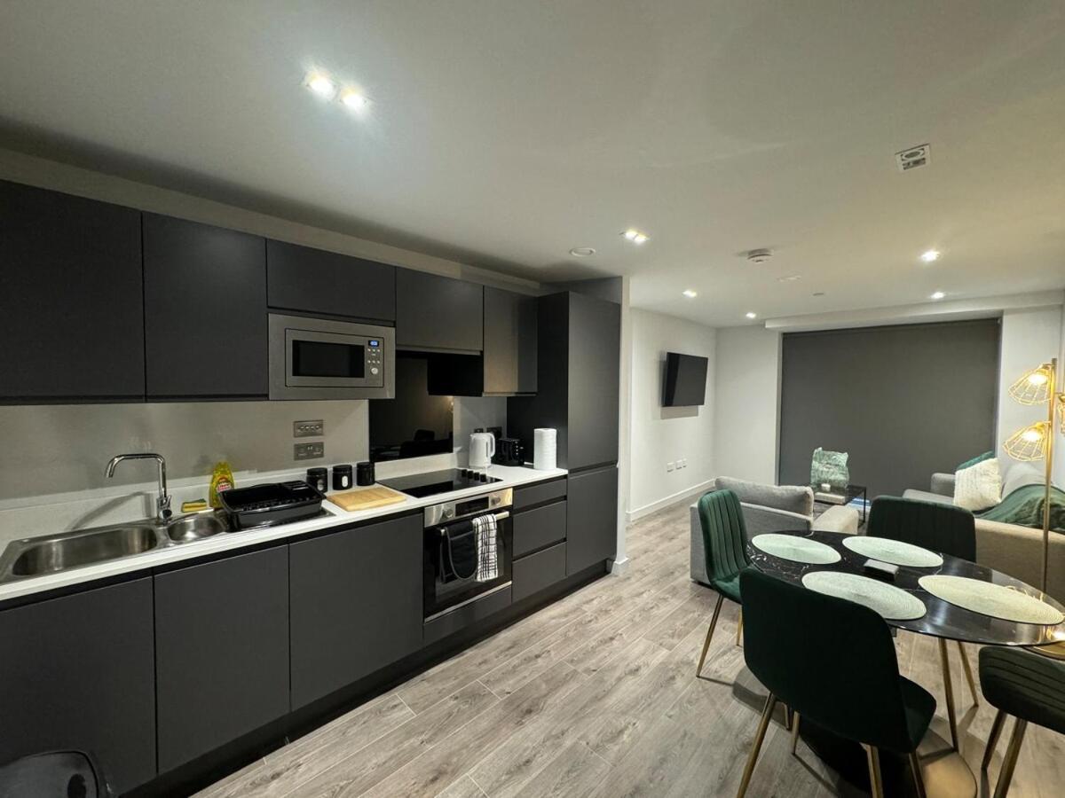 Modern 2-Bedroom Apartment In Heart Of Ливерпуль Экстерьер фото