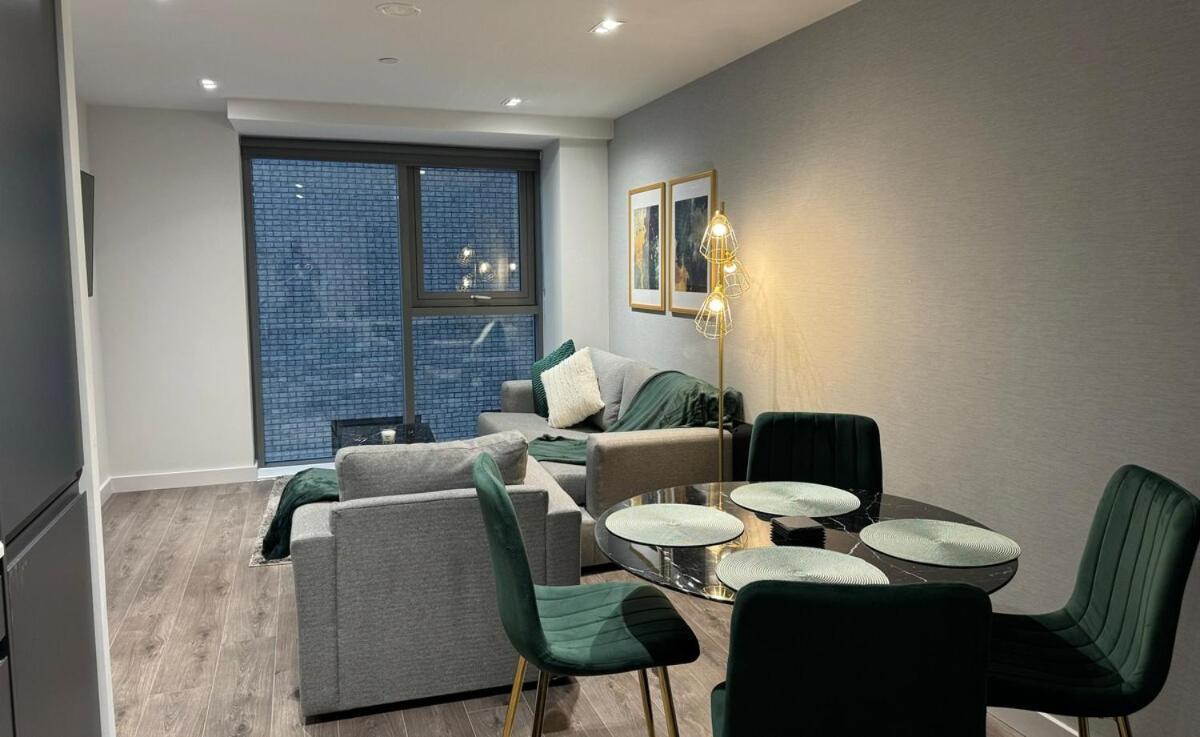 Modern 2-Bedroom Apartment In Heart Of Ливерпуль Экстерьер фото