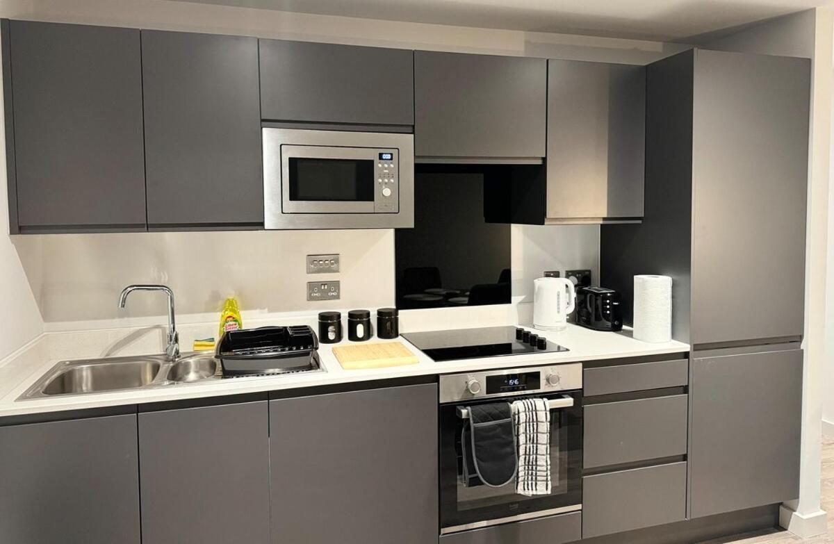 Modern 2-Bedroom Apartment In Heart Of Ливерпуль Экстерьер фото